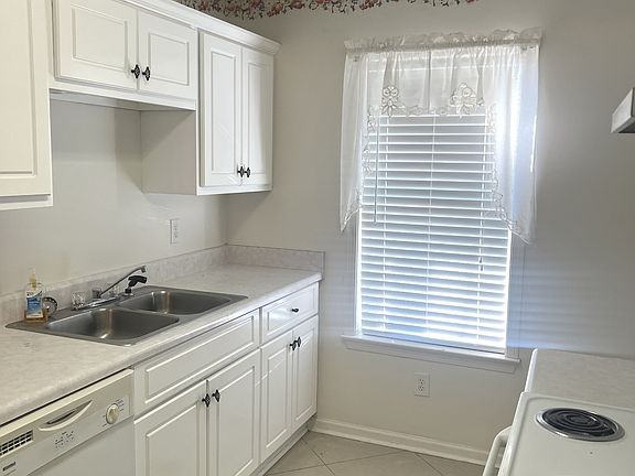 2nd image of 107 Larkspur Ln #1