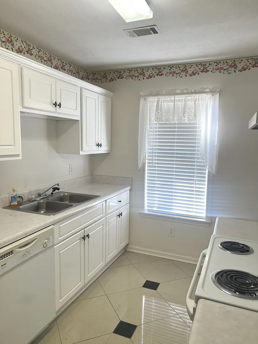 Building Photo - 107 Larkspur Ln #1