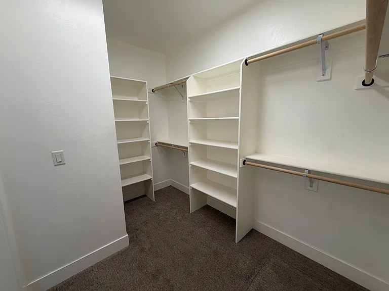 410 Castle Rock Dr — Photo 6