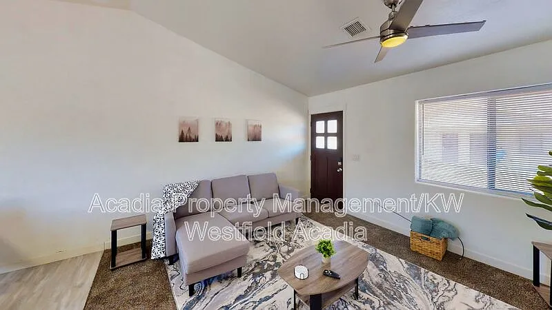 2 bed, 1.0 bath, 800 sqft, $1,399 — Photo 2