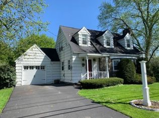 930 Glendale Dr, Endicott, NY 13760