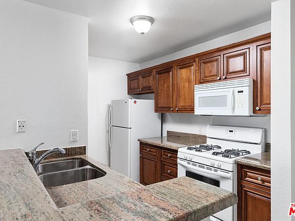3rd image of 909 N Croft Ave APT 306