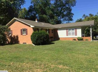 1421 10th St, Waynesboro, VA 22980