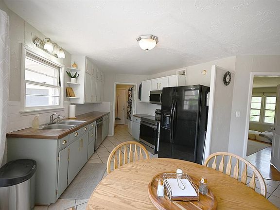 4th image of 1804 W Arrowhead Pl