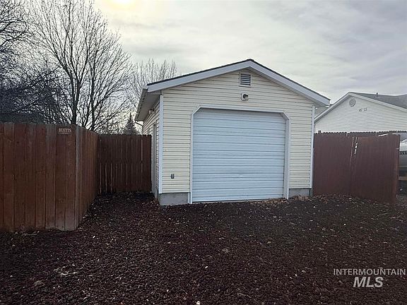 3rd image of 5967 Noah St