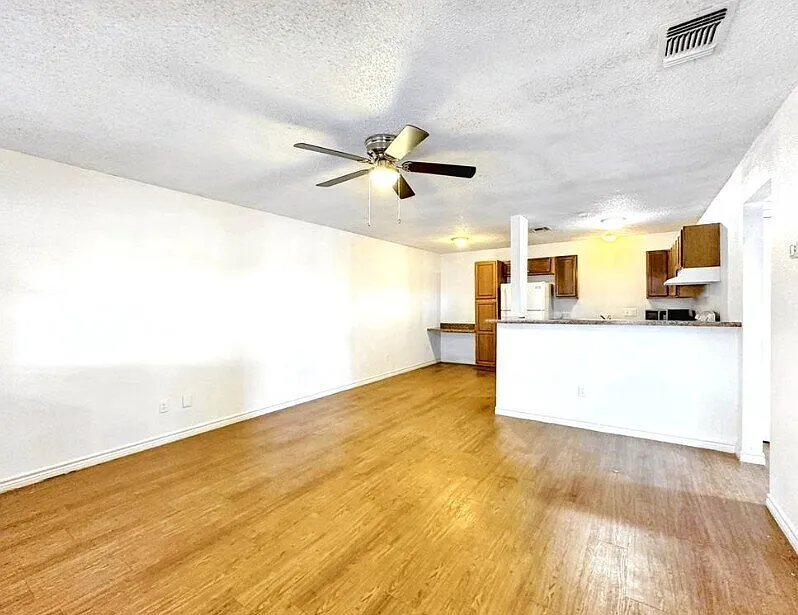 2 bed, 1.0 bath, 790 sqft, $799 — Photo 4
