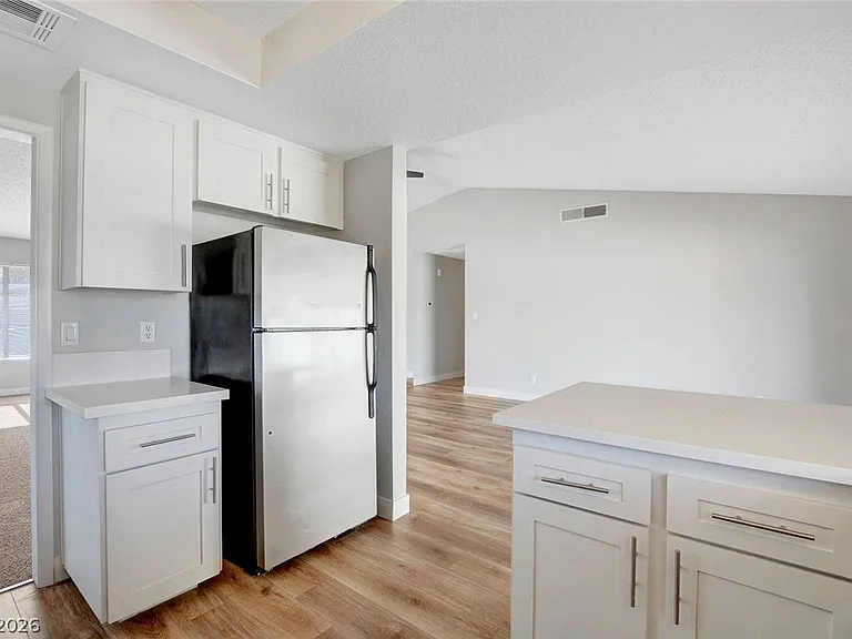 1784 Crest Ave — Photo 10