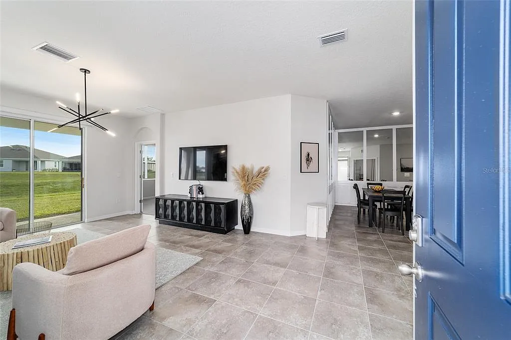 3 bed, 2.0 bath, 1565 sqft, $2,550 — Photo 3
