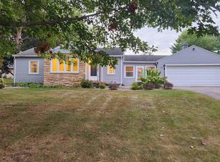 1911 Lilac Ln, Cedar Falls, IA