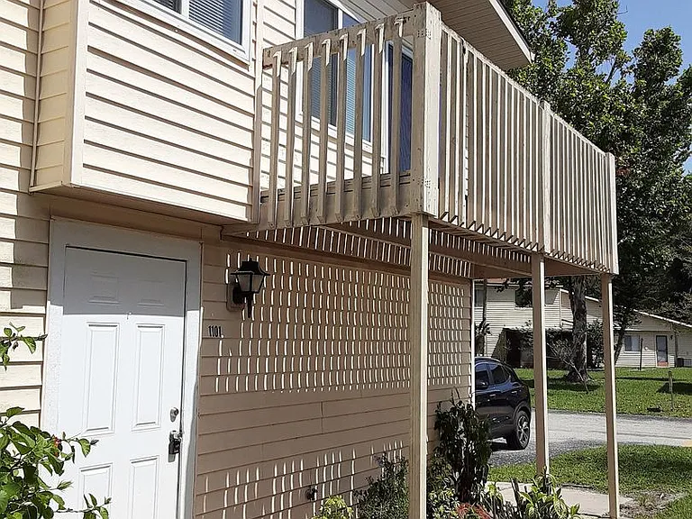 1101 Spring Meadow Dr — Photo 2