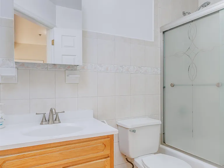 15 Isabella Ave #2R — Photo 11