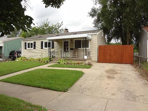 2nd image of 1239 Lexington Pkwy