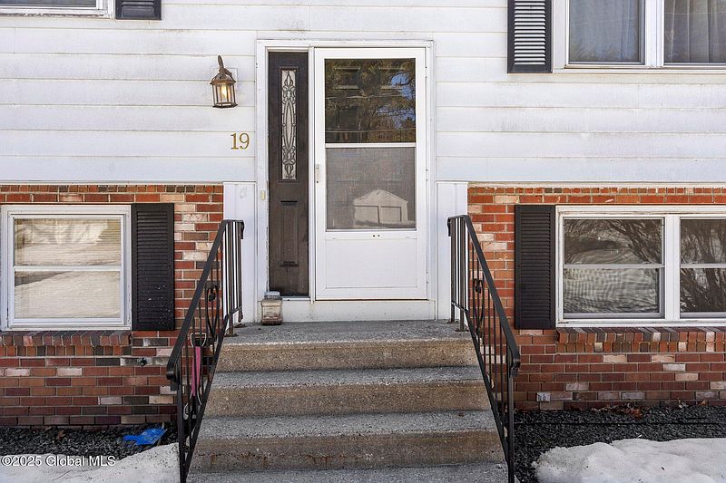 4th image of 19 Cortland Boulevard