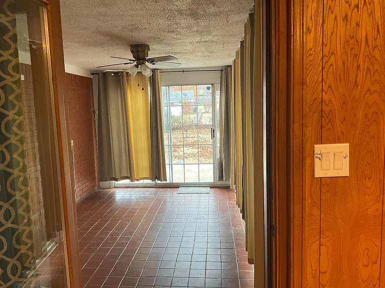 2721 Jefferson St — Photo 12