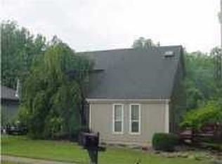 5705 Wooded Lake Dr, Louisville, KY 40299