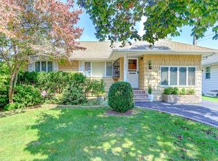 521 Derby Dr N, Oceanside, NY 11572