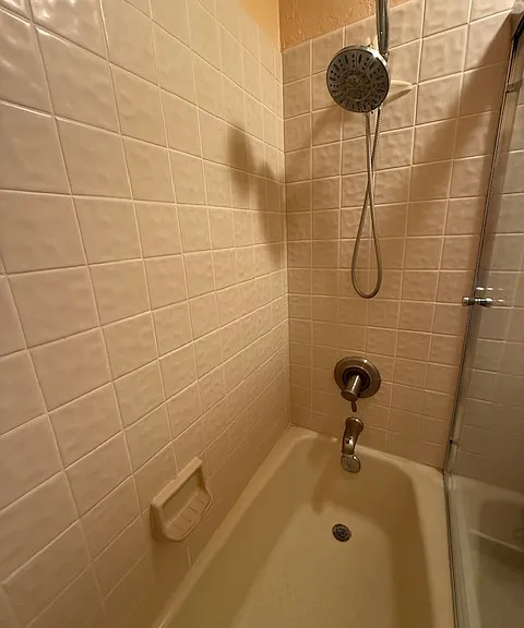 6104 Chateau Ct — Photo 3