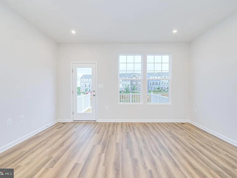 82 Coolidge Ave — Photo 8