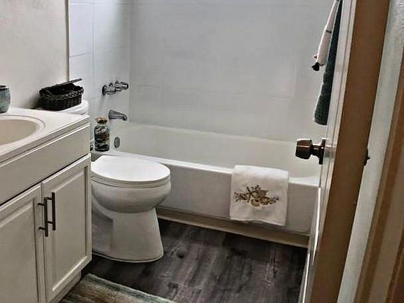 5th image of 887 Center St #16