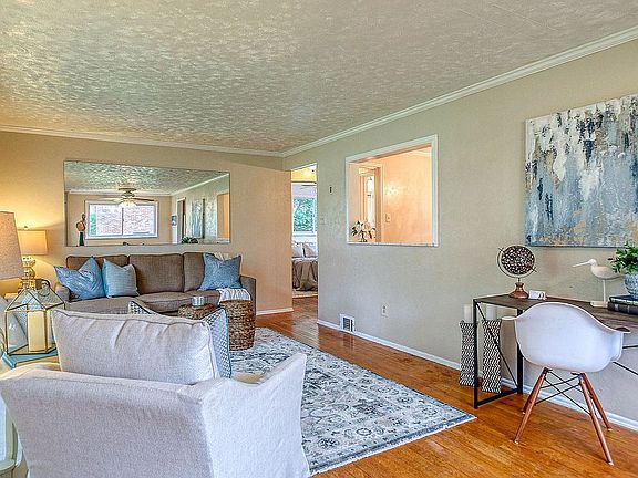 3rd image of 2203 Superior St