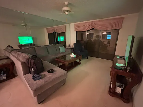 5400 Park St N APT 404, Saint Petersburg, FL 33709