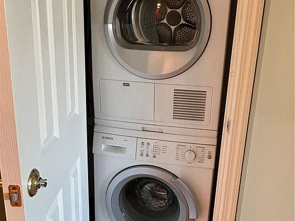 5th image of 320 Fort Duquesne Blvd APT 7G