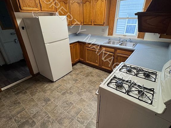 3rd image of 3326 Court St
