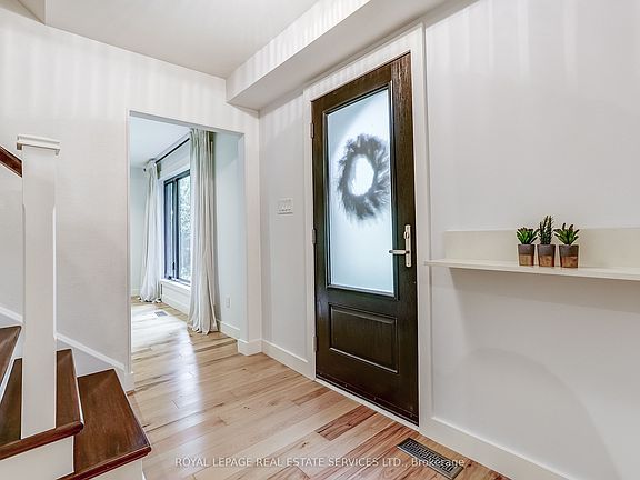 3rd image of 1116 Greenoaks Dr