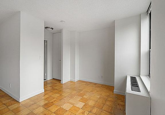 5th image of 247 W 87th St APT 14H