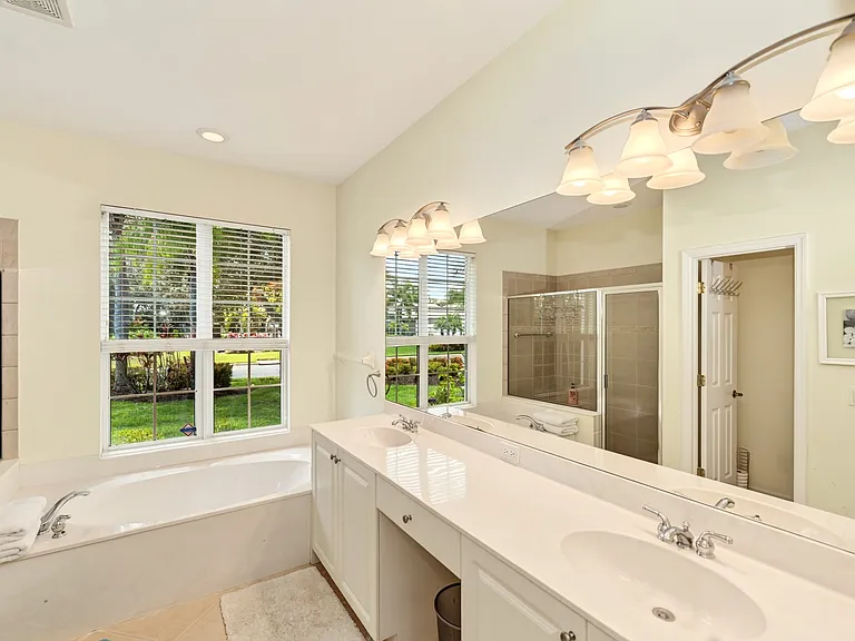 8003 Spring Marsh Dr — Photo 23