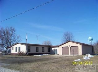 107 N 10th St, Edmore, MI 48829
