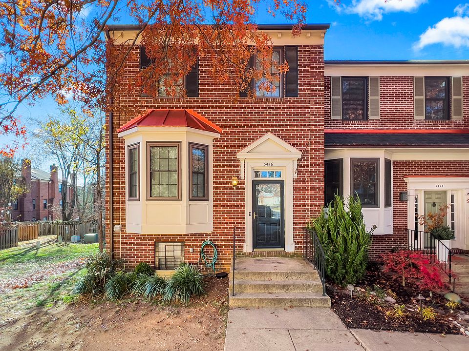 Brick end unit townhome adjoings common ground area for privacy