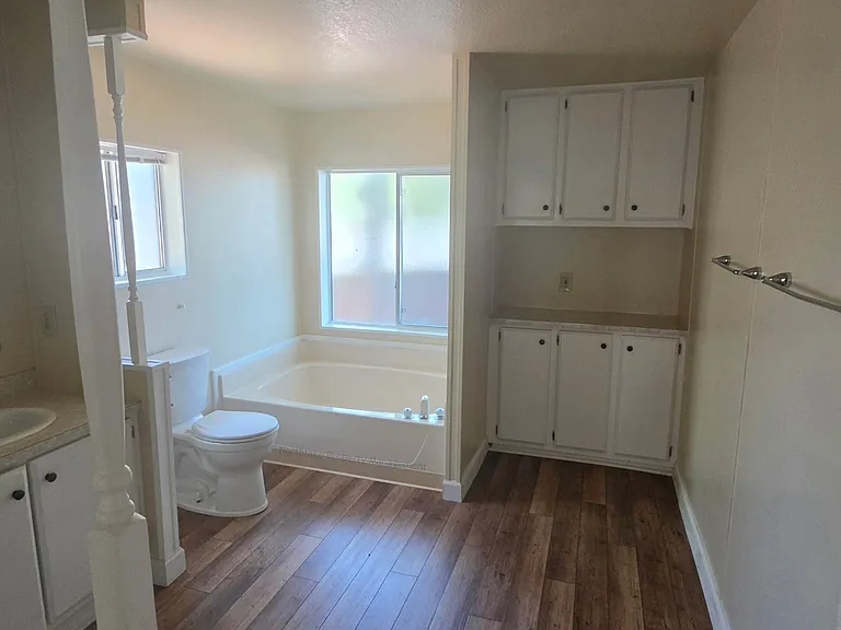 5820 Grove St — Photo 8