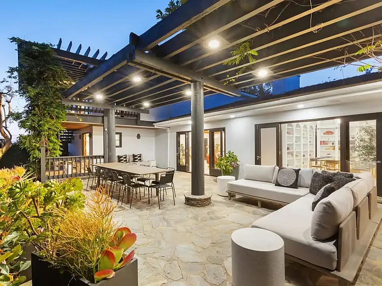 Al Fresco Dining paired with good company awaits.