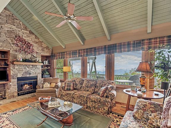 3rd image of 21 Ivy Ridge Rd