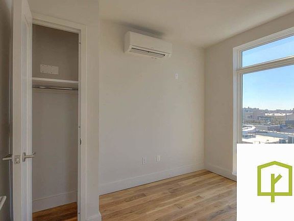 5th image of 310 Graham Ave #601