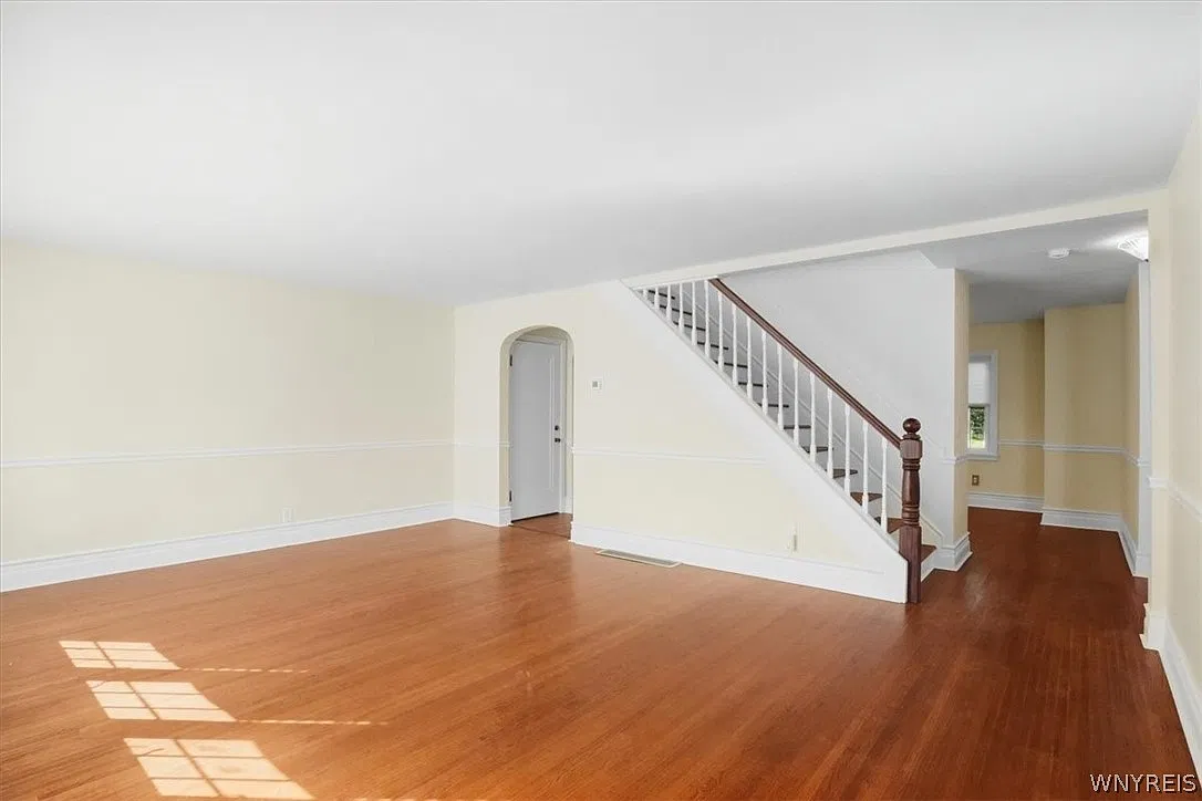 3 bed, 2.0 bath, 2461 sqft, $4,500 — Photo 3