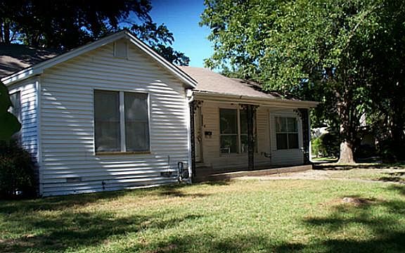 4th image of 1305 N Rockwall Ave