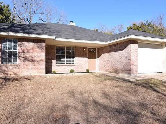 2nd image of 4 Dogwood Ct