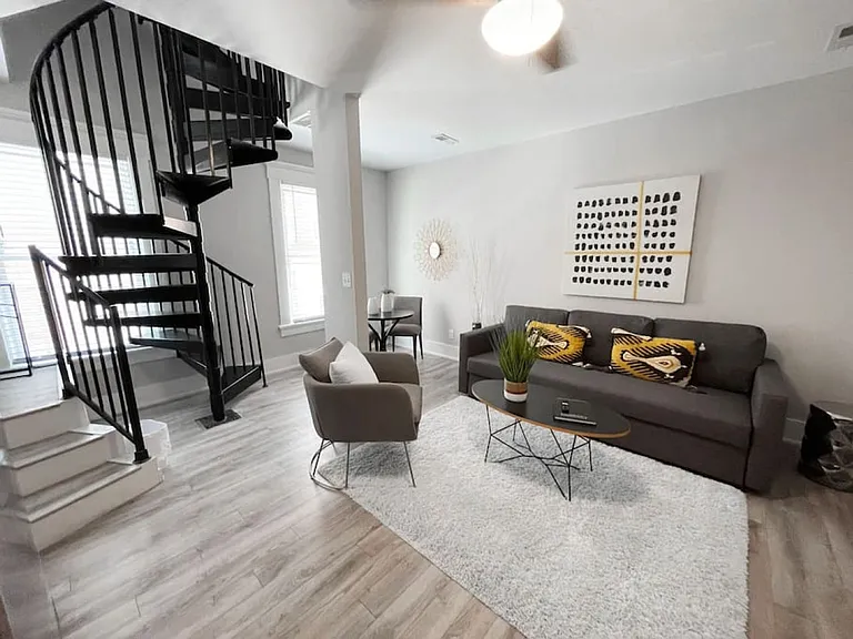 216 E Liberty St #ID1056066P — Photo 9