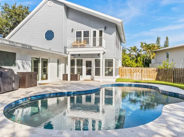 430 Island Cir, Sarasota, FL 34242