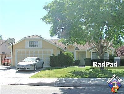 Meadow Road 　牧草地の道 38229 Meadow Wood St, Palmdale, CA 93552 | Zillow