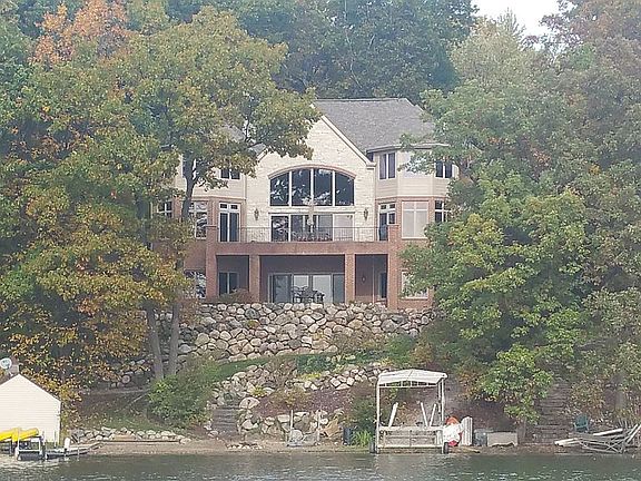 2nd image of 3535 Whitfield Dr