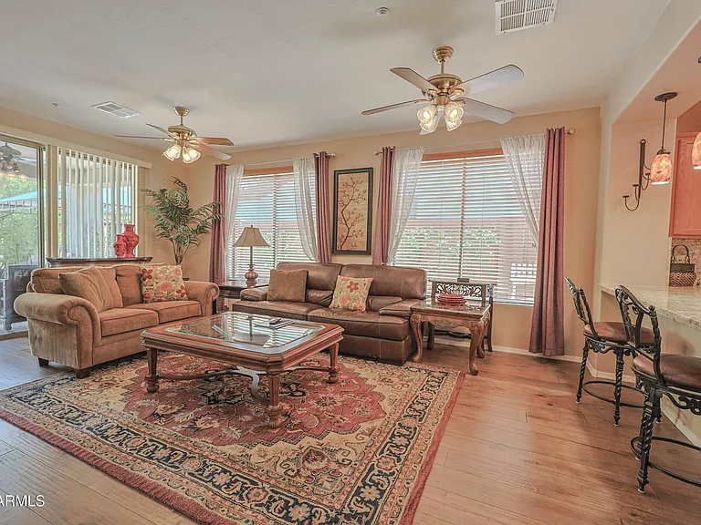 1916 W Spirit Ct — Photo 4