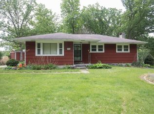 296 W Division Rd, Valparaiso, IN 46385