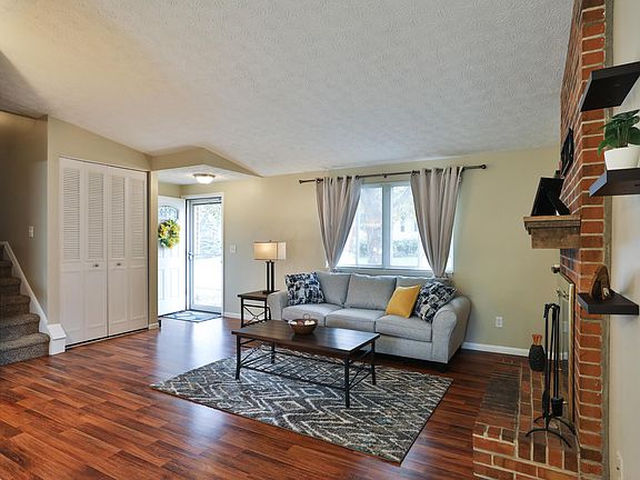 3rd image of 8826 Crestwater Dr