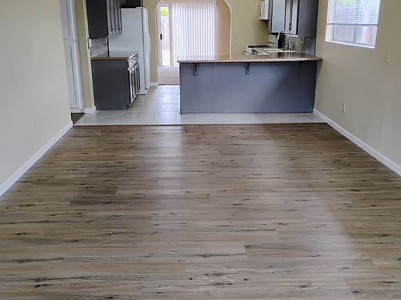 Living room/dining area
