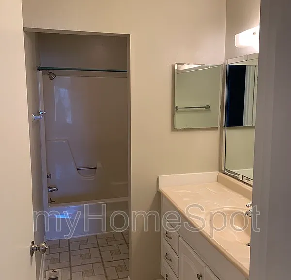 4828 Huron Dr — Photo 16