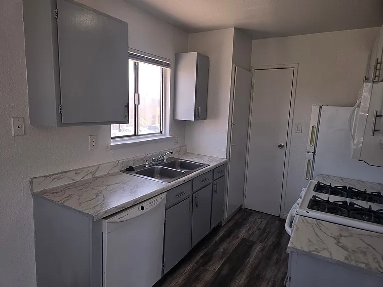 1724 Breckenwood Ct — Photo 41