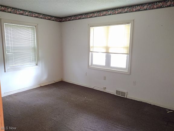 5th image of 2430 Benton St